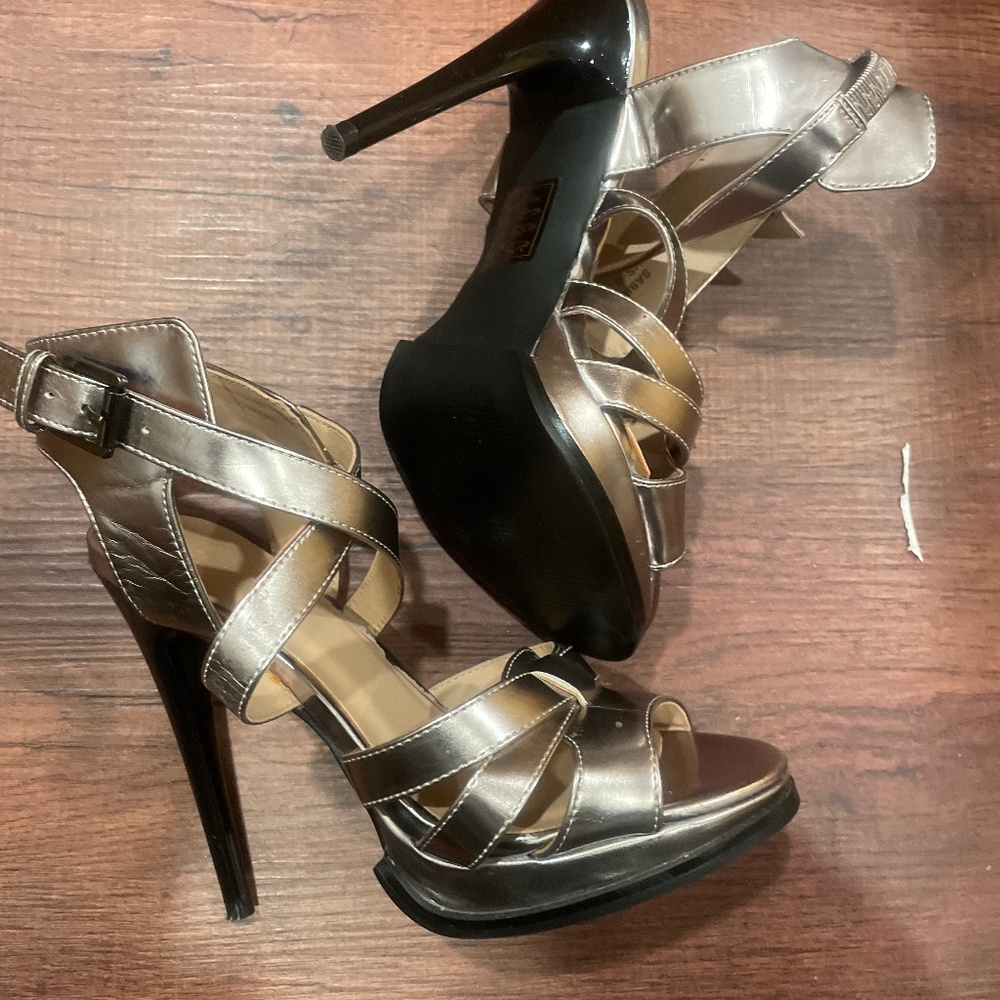 1 WEEK FINAL LAST CHANCE BEAU & ASHE Light Gold Ankle Strap Heels